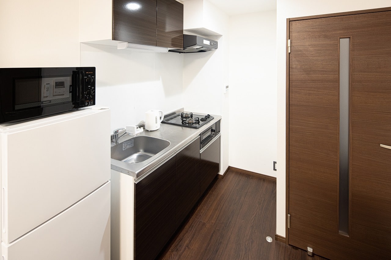 Coruscant Hotel長崎駅２スタンダードダブルルーム客室写真。クイーンベッド１台設置。